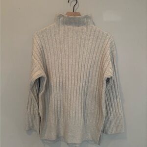 Abercrombie & Fitch Ribbed Cream Turtleneck Mockneck Sweater Long